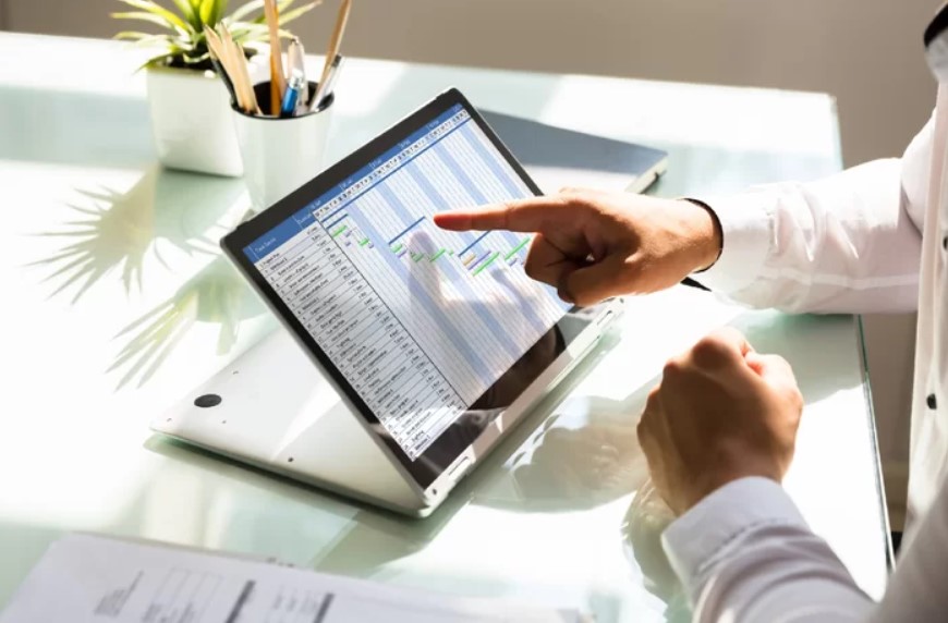 THE PERKS OF USING CREW SCHEDULING SOFTWARE FOR YOUR SERVICE BUSINESS THE PERKS OF USING CREW SCHEDULING SOFTWARE FOR YOUR SERVICE BUSINESS